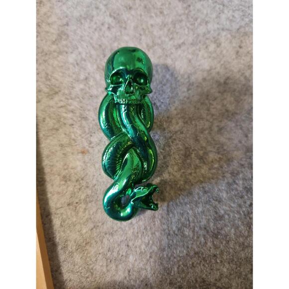 Harry Potter Slytherin Croc Jibbit, green snake and skull - Picture 1 of 2